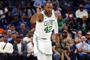 媒体人：霍福德比卢尼更有空间&防守经验&策应 但估计不打背靠背