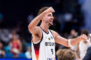 迅速调整！小瓦格纳次节独得15分 半场13中6砍最高20分