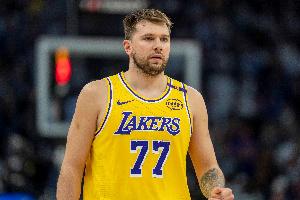 名记：随着东契奇签长约 湖人愿意交易合同延续到26年之后的球员