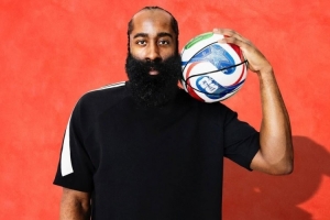 中文译名三重浪！哈登晒与明年美加墨足球世界杯用球合照