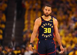 库里：今天这场是为了重新熟悉比赛 重回球场和对手竞争很棒