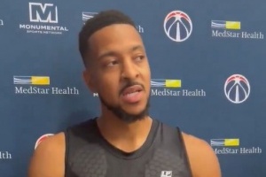 CJ赞奇才：这是我效力过的最有条理的球队 伙食&营养师都很棒