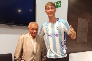 回家！赫伊森造访青训母队马拉加，身穿马拉加球衣拍照