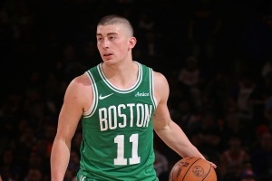 双枪？普理查德半场7中6得14分 西蒙斯三分4中3得10分