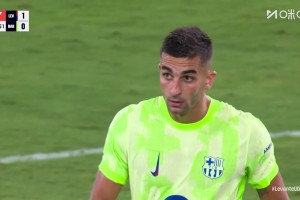 离谱！费兰禁区内绝佳良机爆射击中横梁！弗里克暴怒场边摔水瓶！