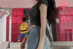 美女第一次现场看球，海港主场这氛围真的太棒了