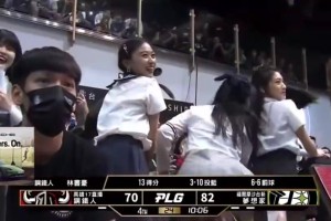 台妹曾用扭屁股的方式来干扰林书豪罚球！解说：林书豪眼里只有篮筐😂