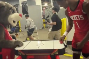 肌肉记忆？阿门怎么玩啥都是一直在防守😂