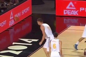 这就是艺术！梅西世界上经典的“接化发”！属于足球的胜利！