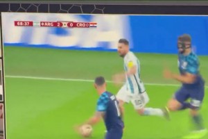 当克罗斯看到梅西神奇助攻后表示：他配得上世界杯冠军！👍