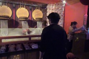 打篮球的听到女的声音之后。。。