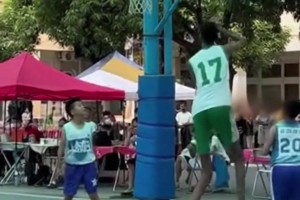 2米的小学生跟同龄人打篮球简直是降维打击😱😱😱